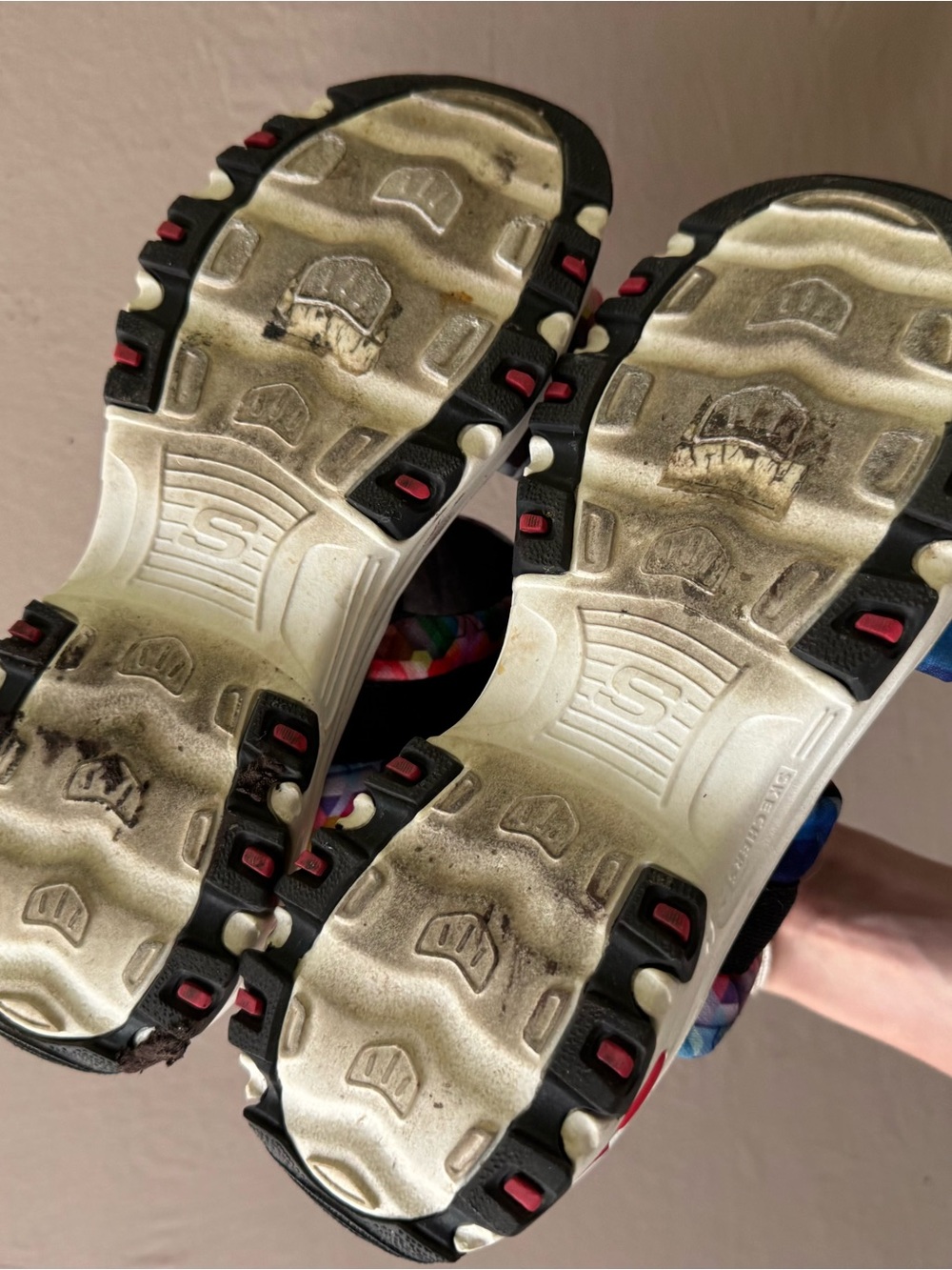 Y2K Skechers multi-colored geometric D'Lites sandals - Picture 5 of 7
